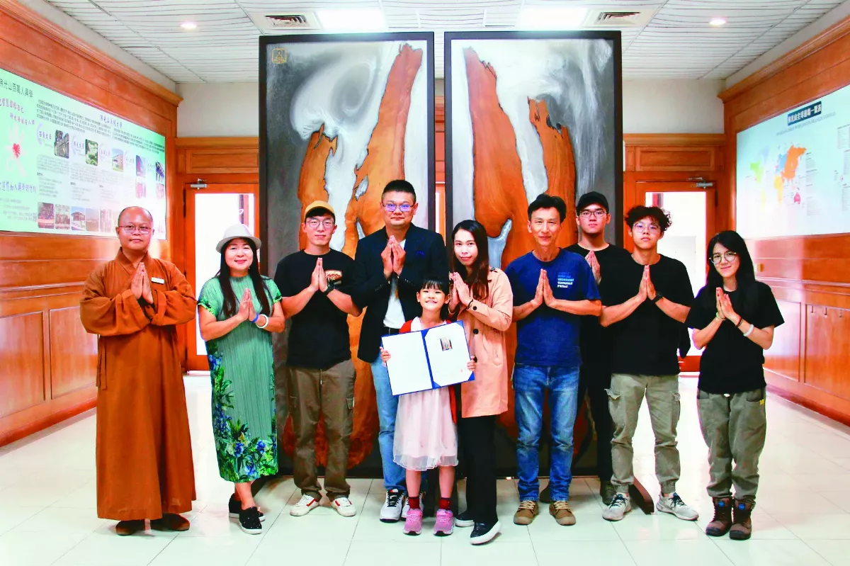 鄭懿罡祈福 化枯木為藝術