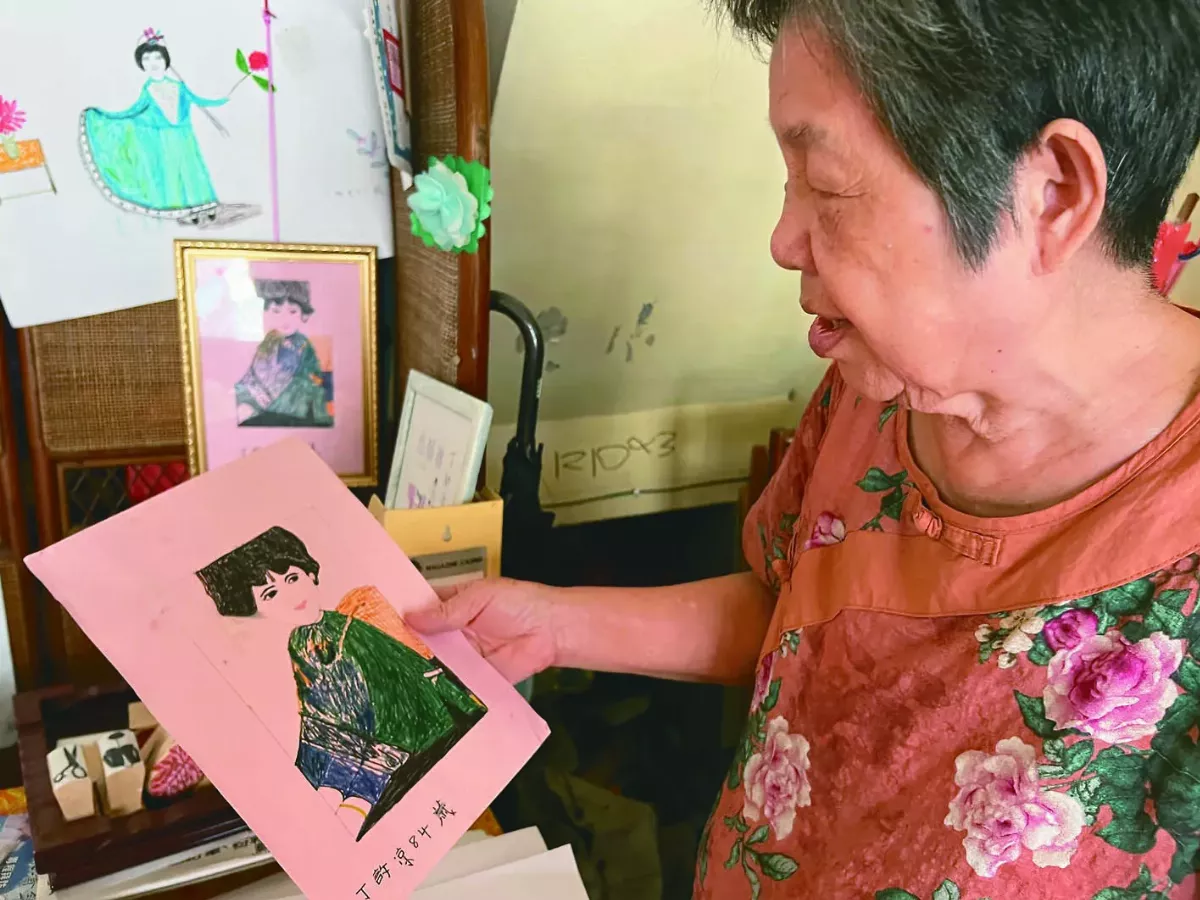 似顏繪爆紅 八旬阿嬤許涼受邀參展