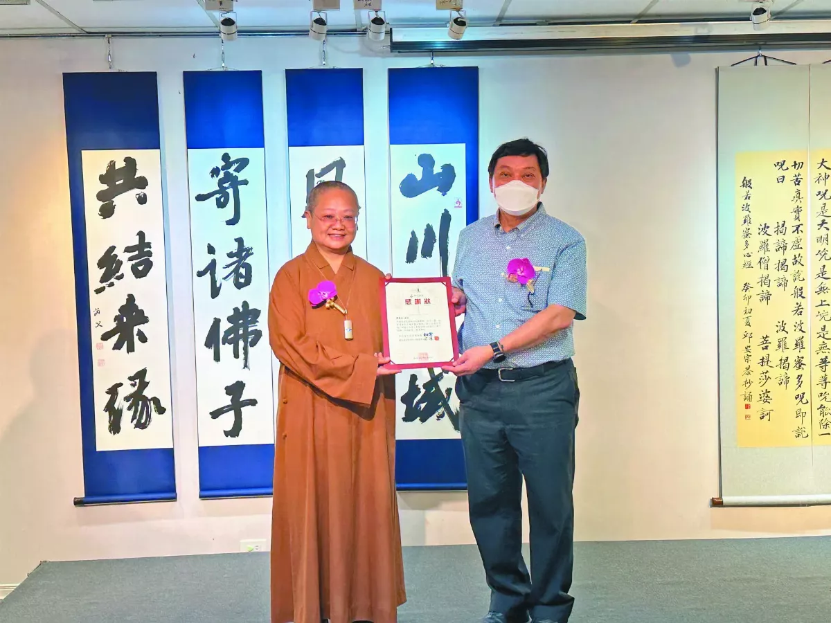 延光心墨特展  揮毫星雲法語