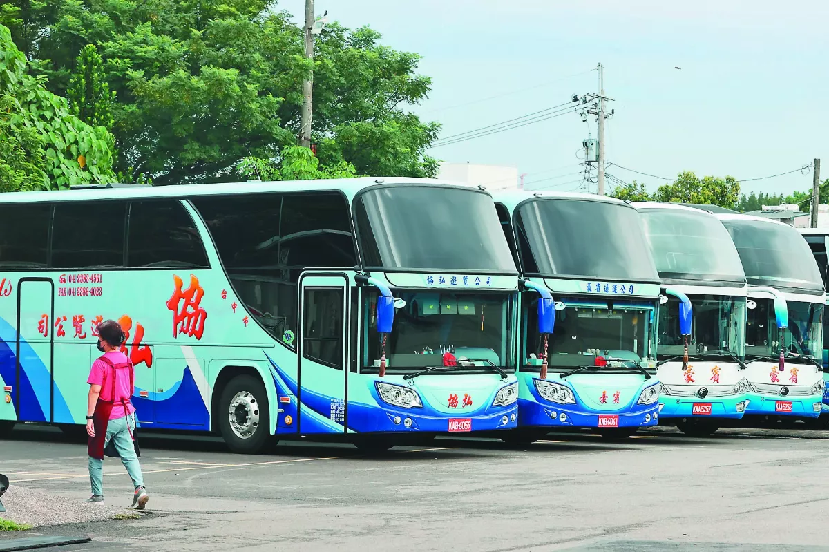 大客車司機荒 多校交通車開不成