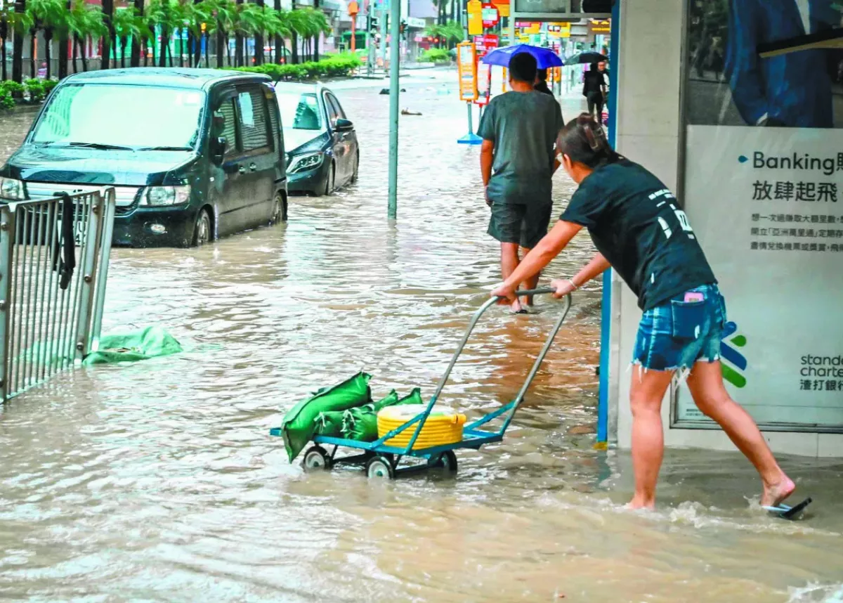 1天下了全年降雨量1/4 香港破紀錄黑色暴雨 2死逾百傷
