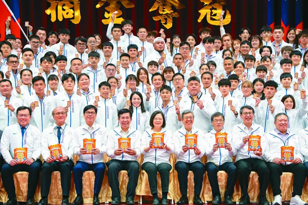 杭州亞運  總統為代表團授旗