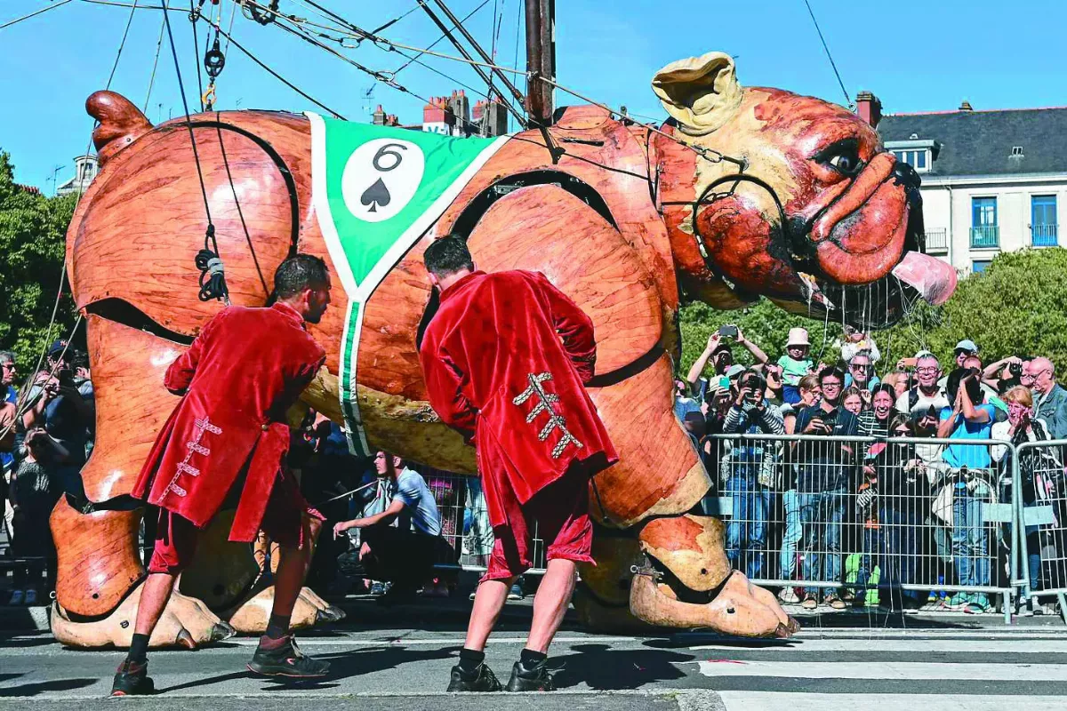 巨犬遊街