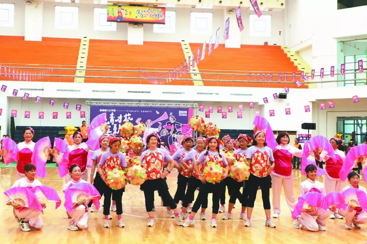 12月出道公演 CYC1717銀髮街舞團  年紀破千歲