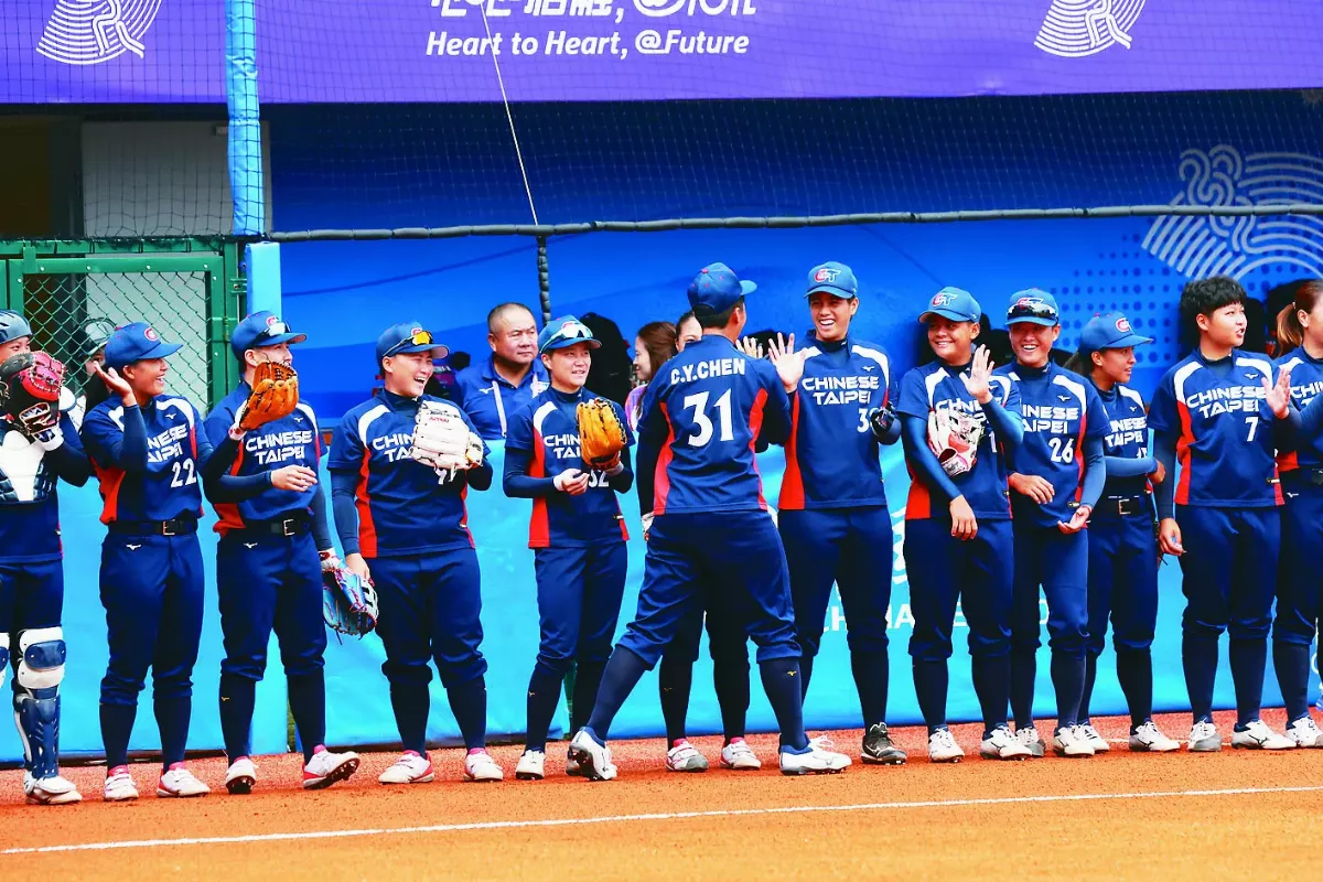 輕取新加坡 中華女壘旗開得勝 
