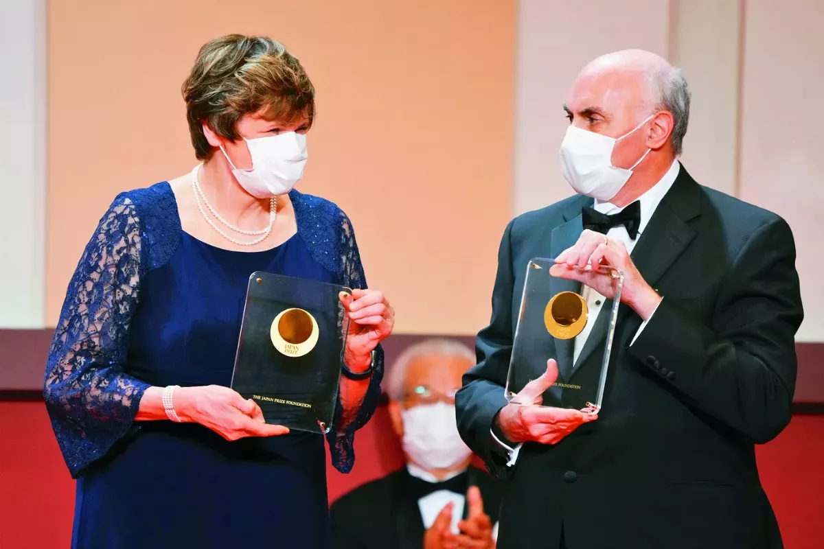  諾貝爾醫學獎 開發mRNA 2學者共獲醫學獎