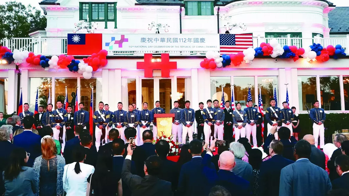 雙橡園賀國慶  軍校生領唱國歌