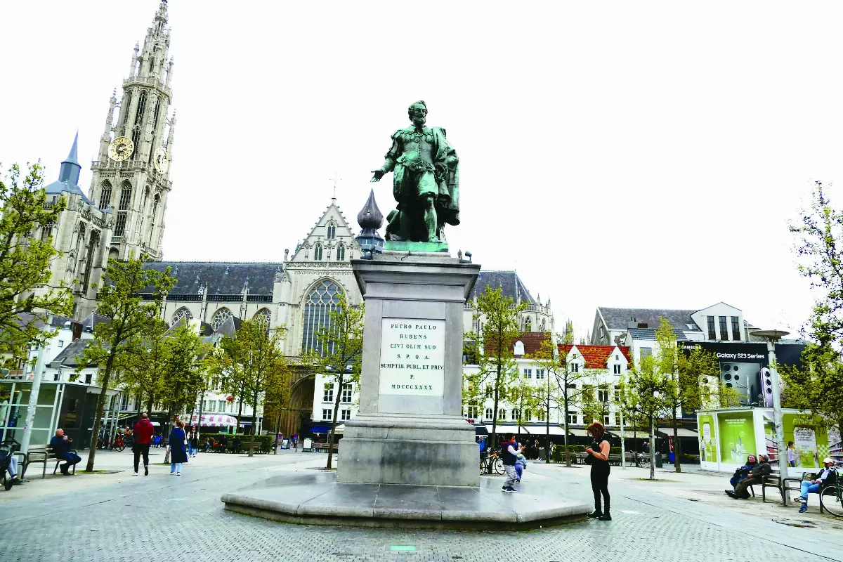 【優游藝林】 去聖母大教堂觀賞祭壇畫