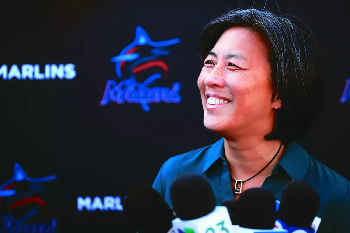 伍佩琴 MLB首位華裔女總管