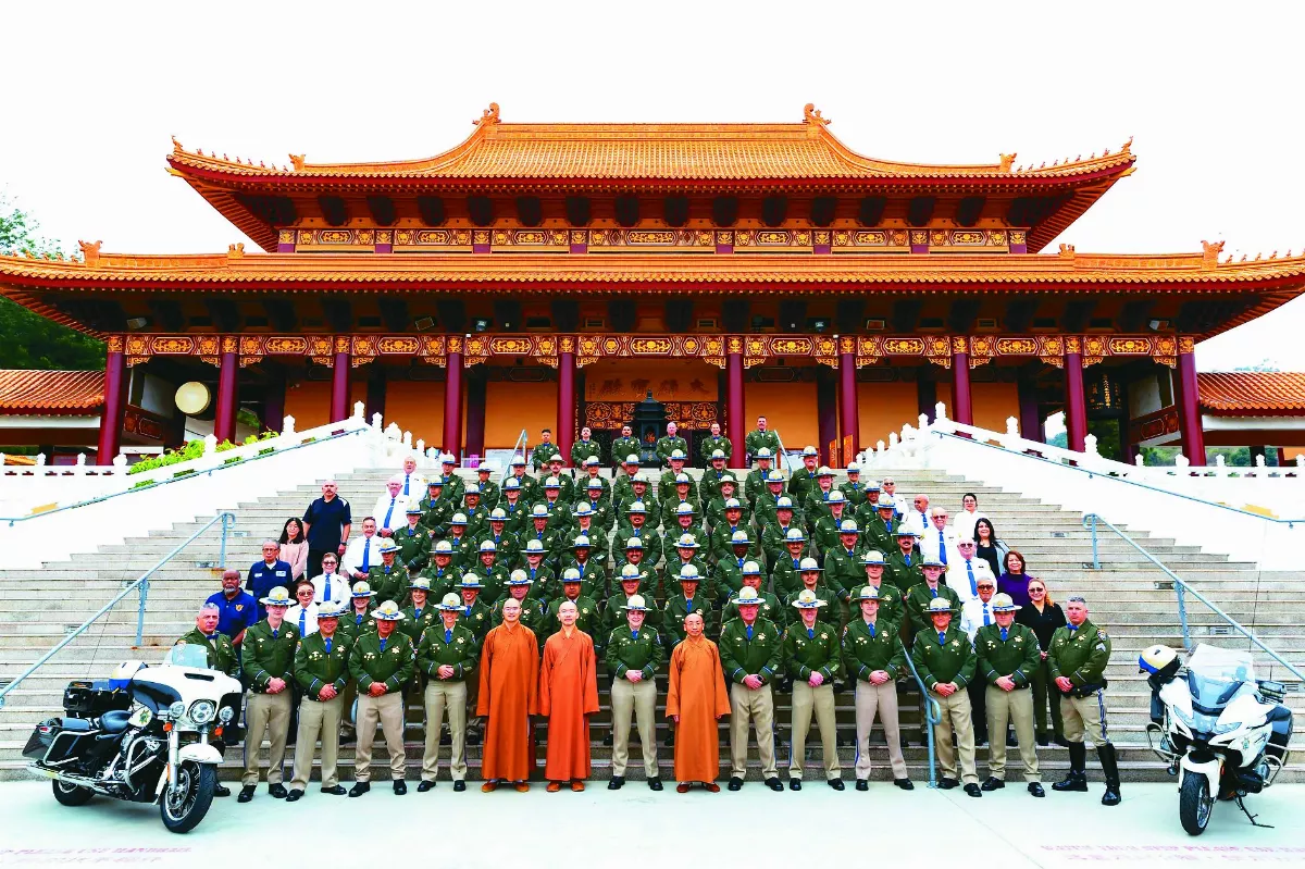 加州公路巡警  齊聚西來寺檢閱