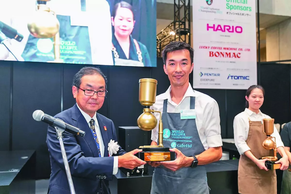 世界虹吸咖啡賽  簡嘉程用台灣豆奪冠