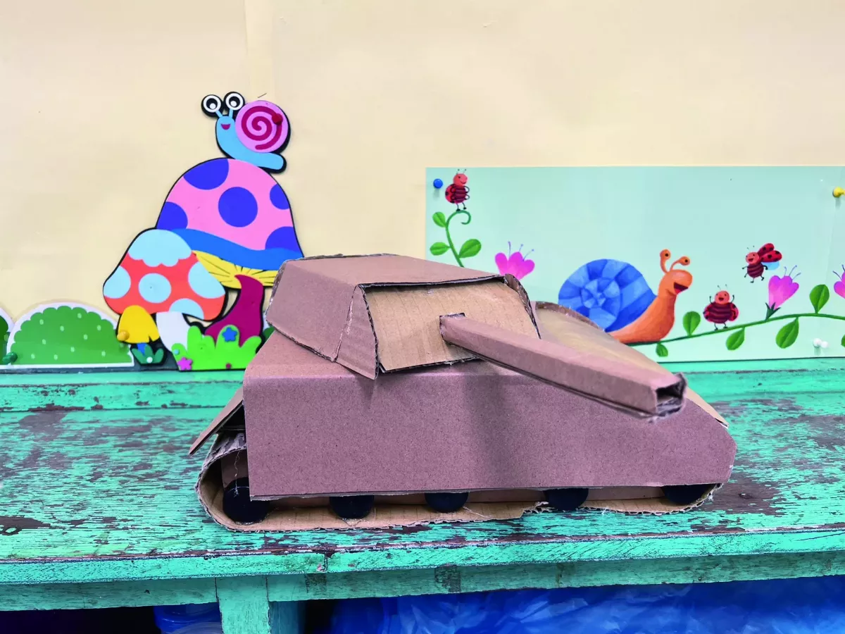 【小藝術家】 瓦楞紙坦克