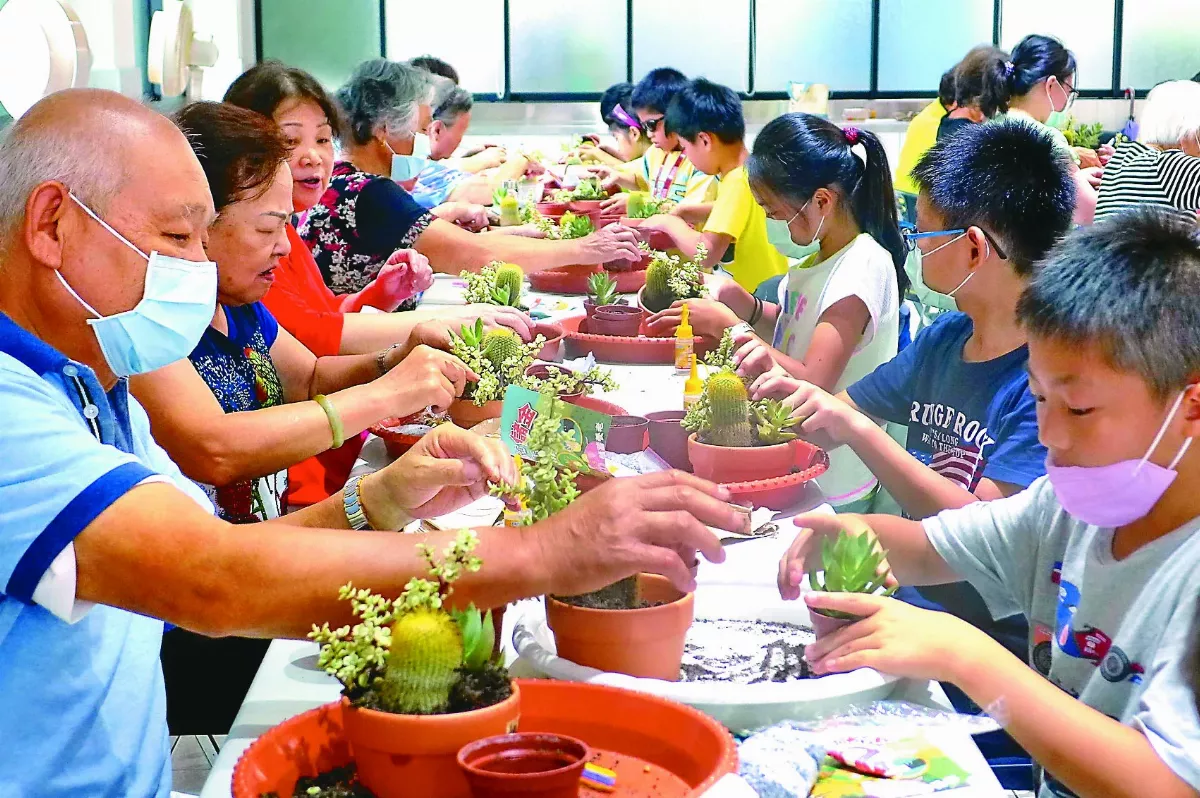 老帶小認識植物  獲頒社區金點獎