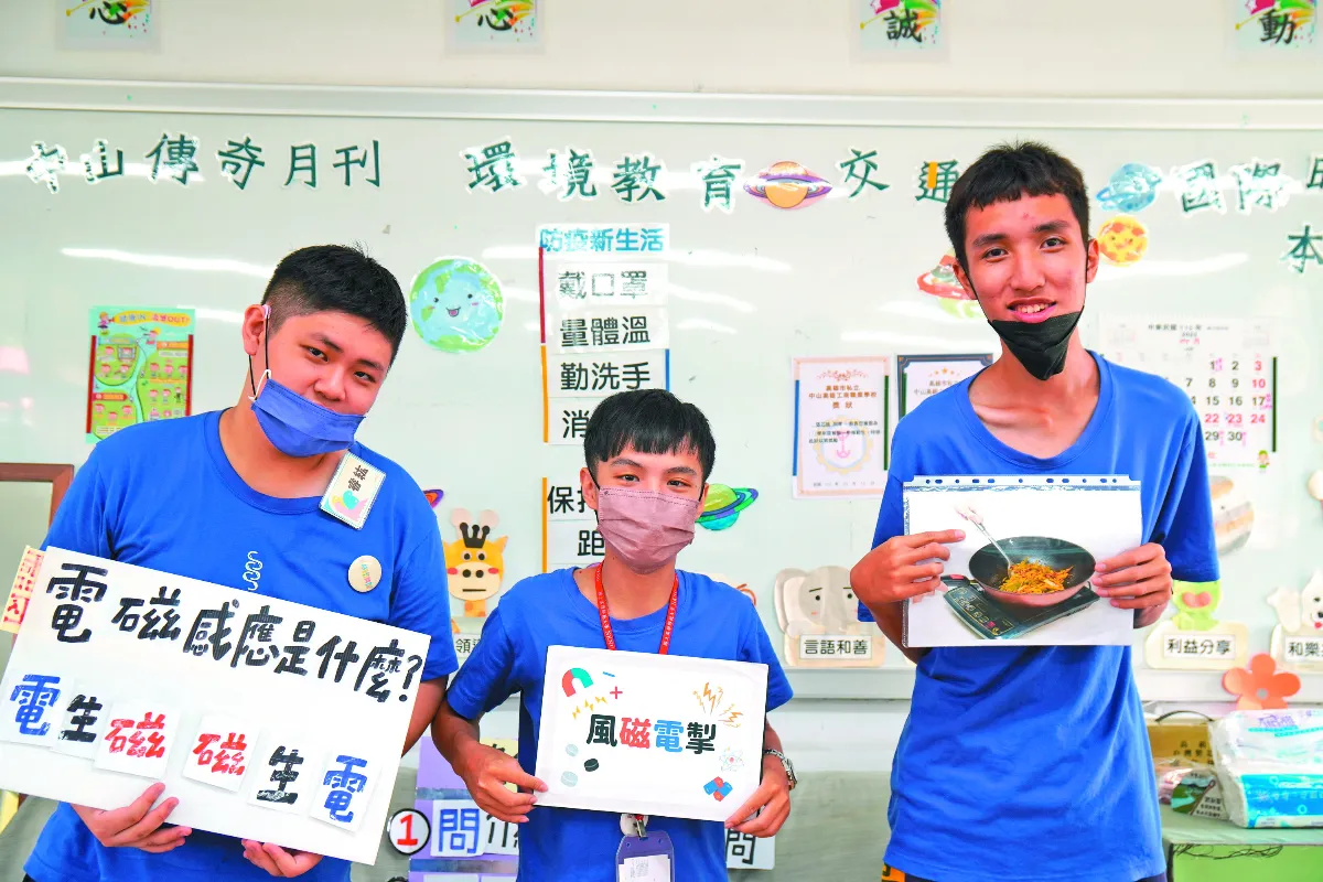 柯俐菁 張怡 助特殊生成為科學特供隊 