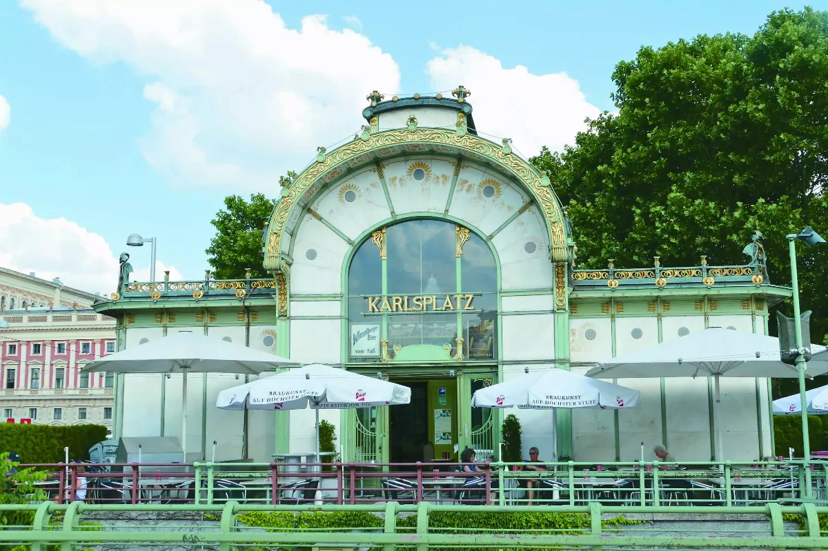 【優游藝林】維也納卡爾廣場城鐵站