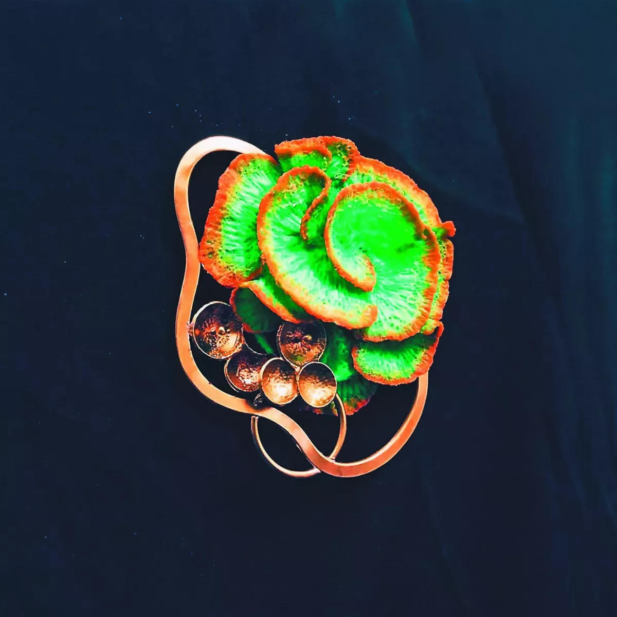 USB線華麗轉身 變永續珠寶