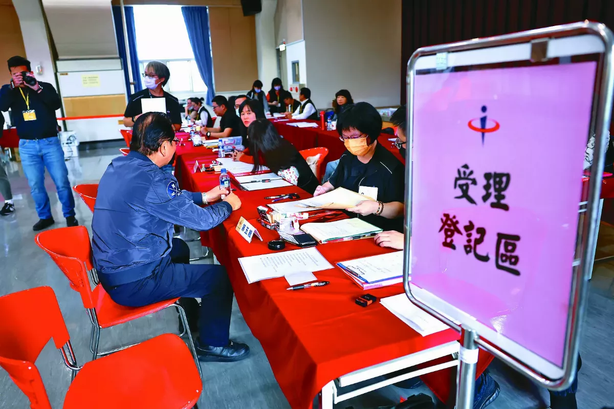 角逐總統大選  賴蕭配今登記