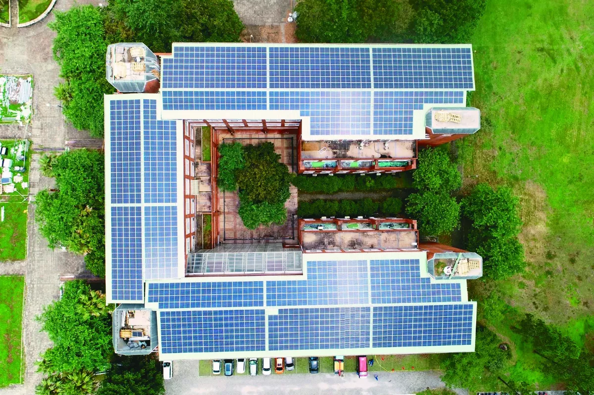 暨大屋頂建光電 一舉三得