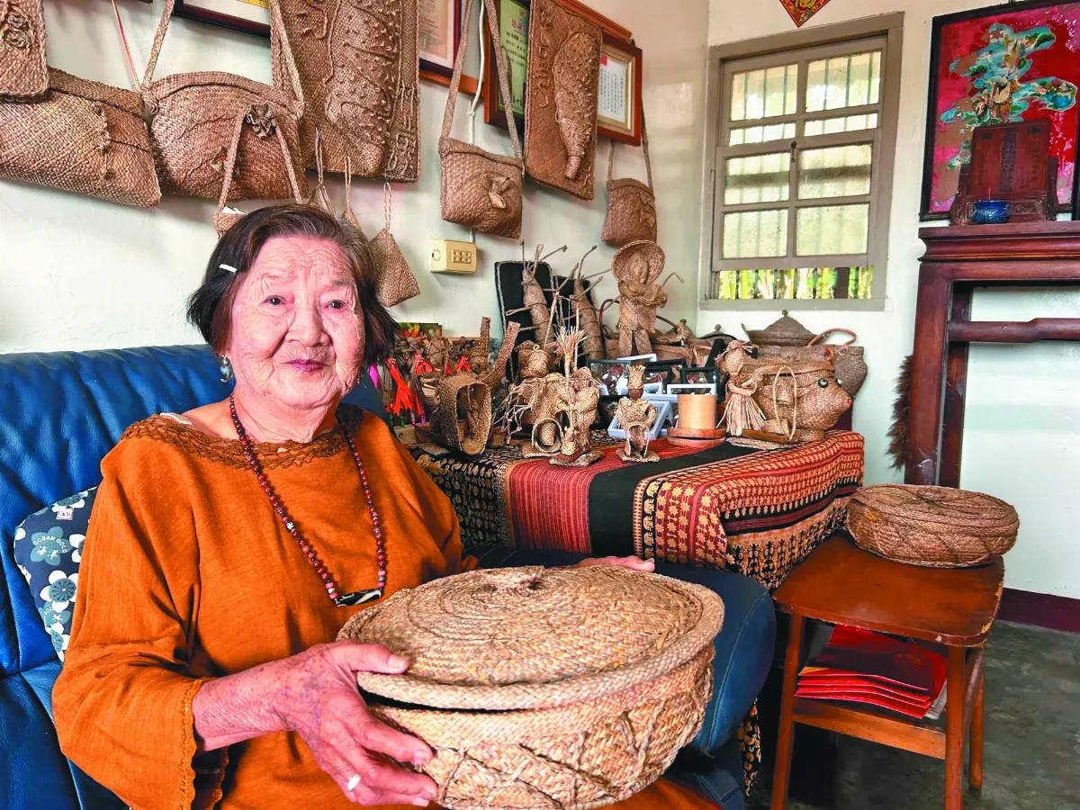 國寶阿嬤不識字 草編講24孝