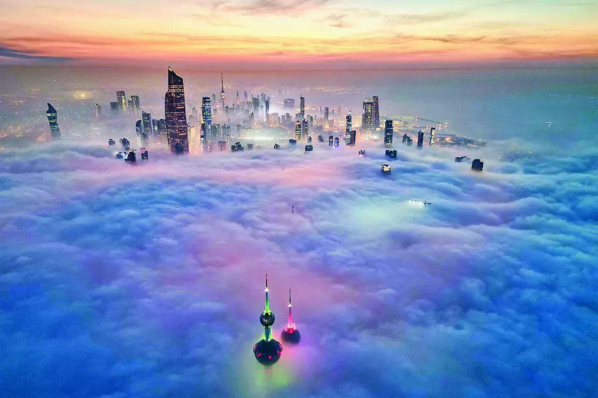 科威特塔  雲霧繚繞