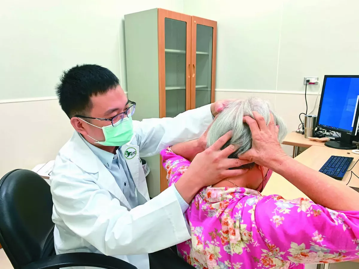 百會、合谷  按5穴位舒緩天冷眩暈