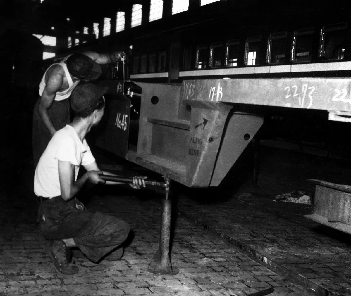 【時光走廊】台灣鐵道文化系列（17-10）組裝新型飛快車與自製守車    