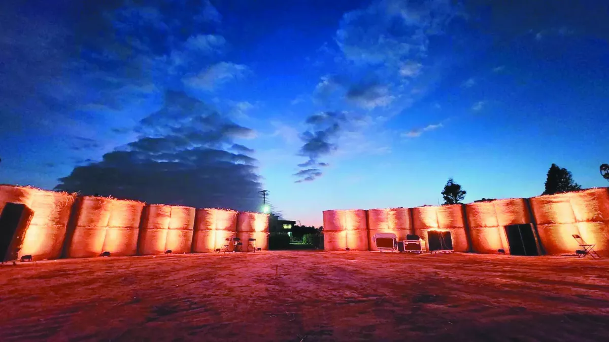 稻草捲搭舞台 踐行永續 