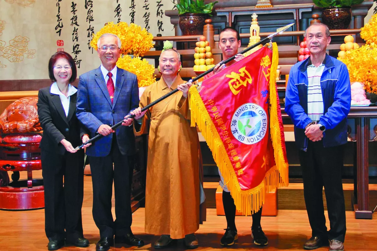 普中鋁棒冠軍榮耀  敬獻星雲大師