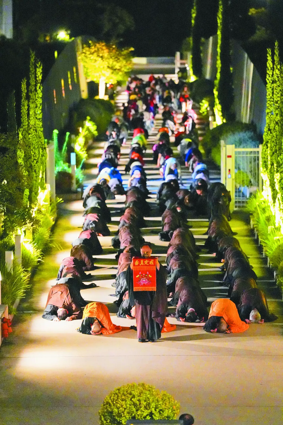 圍爐、朝山、升旗  佛光山喜迎新年