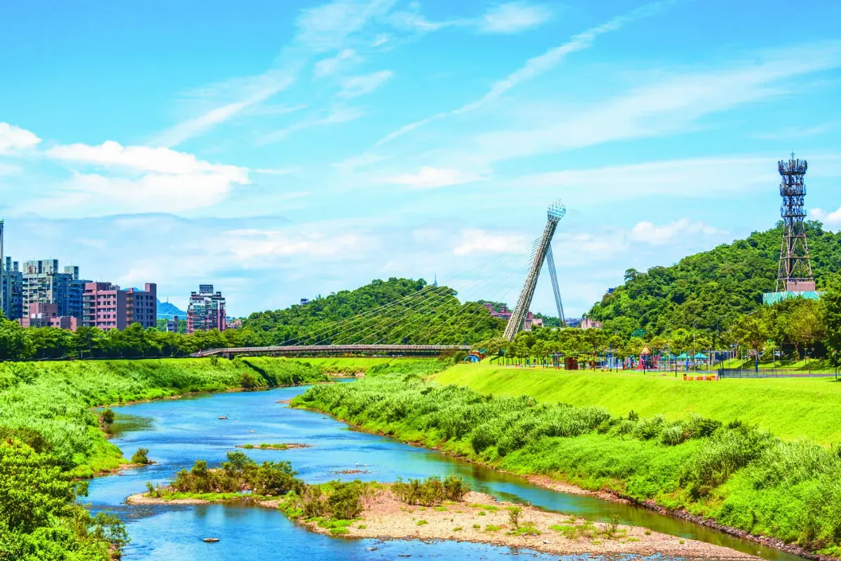 汐止地標星光橋   綠意盎然好風光
