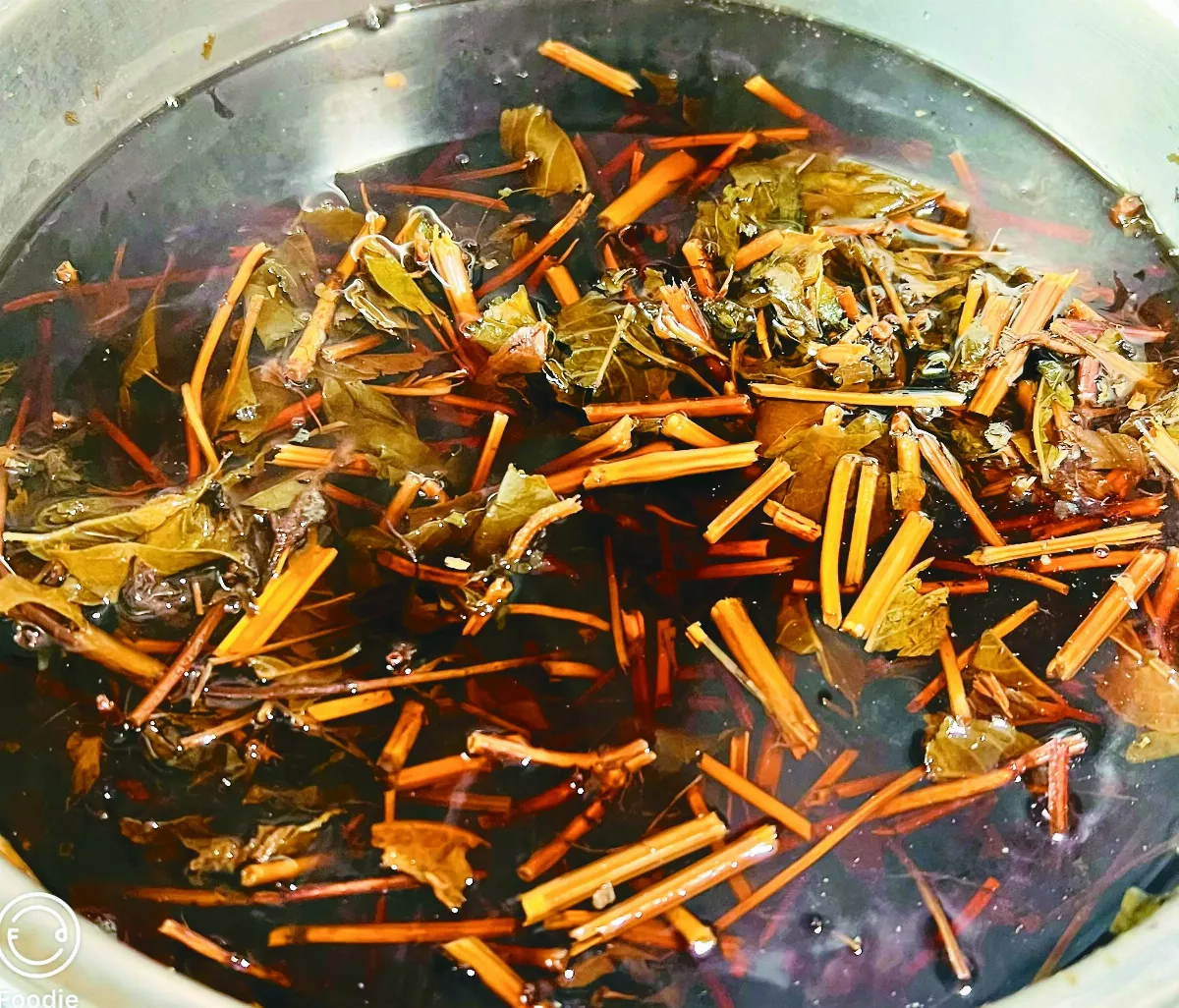 【小寒節氣 0106~0120】熱熱的仙草燒茶助降火 