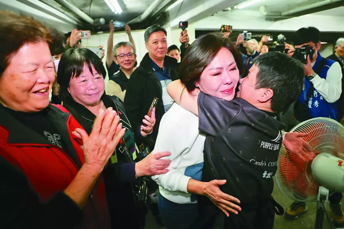 國會藍綠不過半 白成關鍵少數