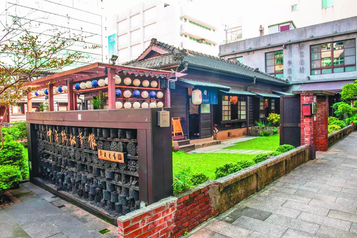 桃園．中壢 客家移民澗仔壢 巴洛克風聖蹟亭
