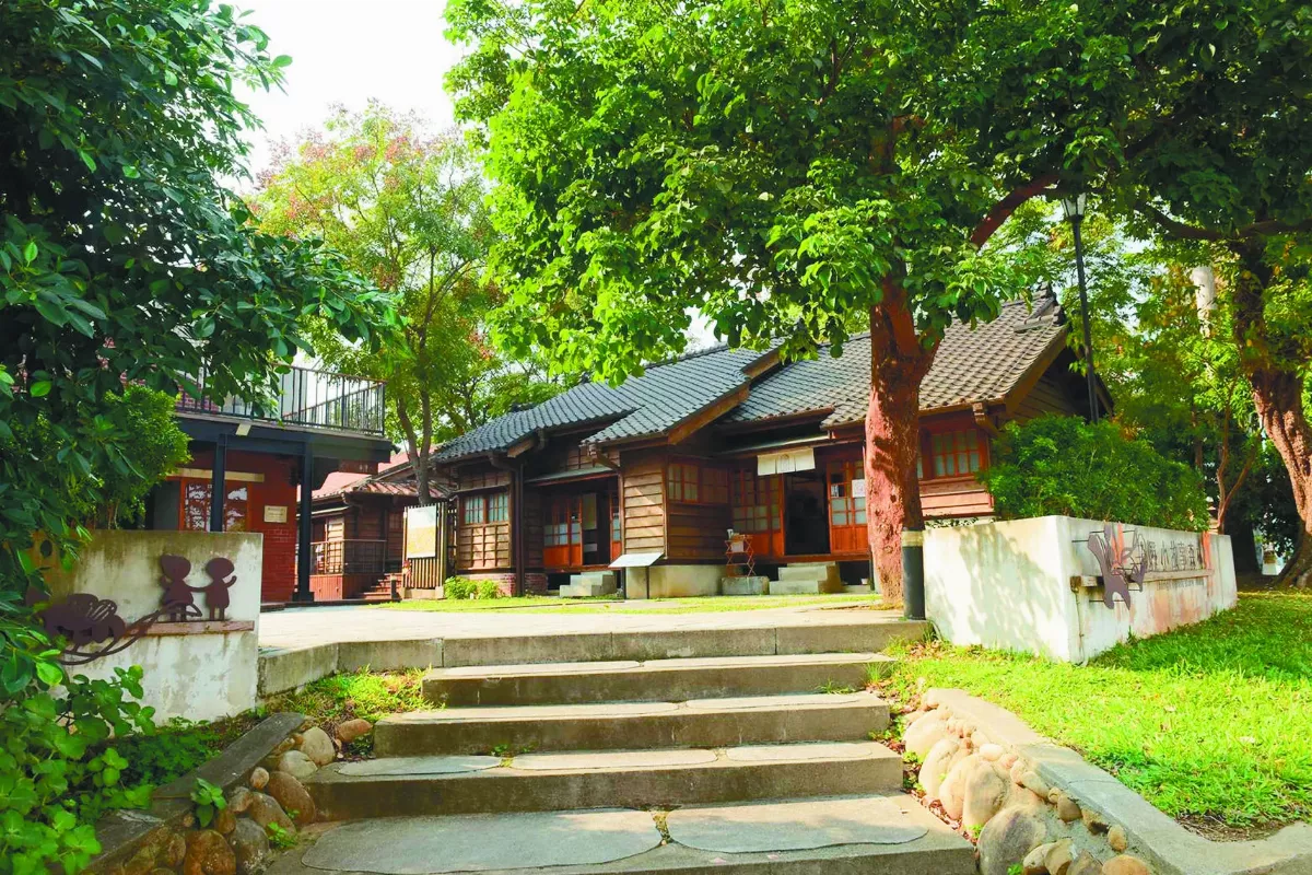 桃園．中壢 客家移民澗仔壢 巴洛克風聖蹟亭