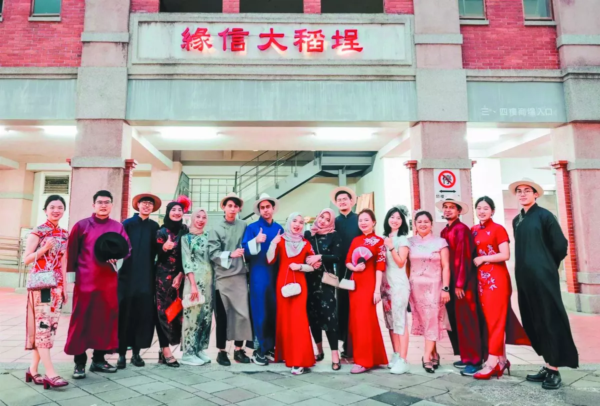 東南亞學生 體驗穿旗袍