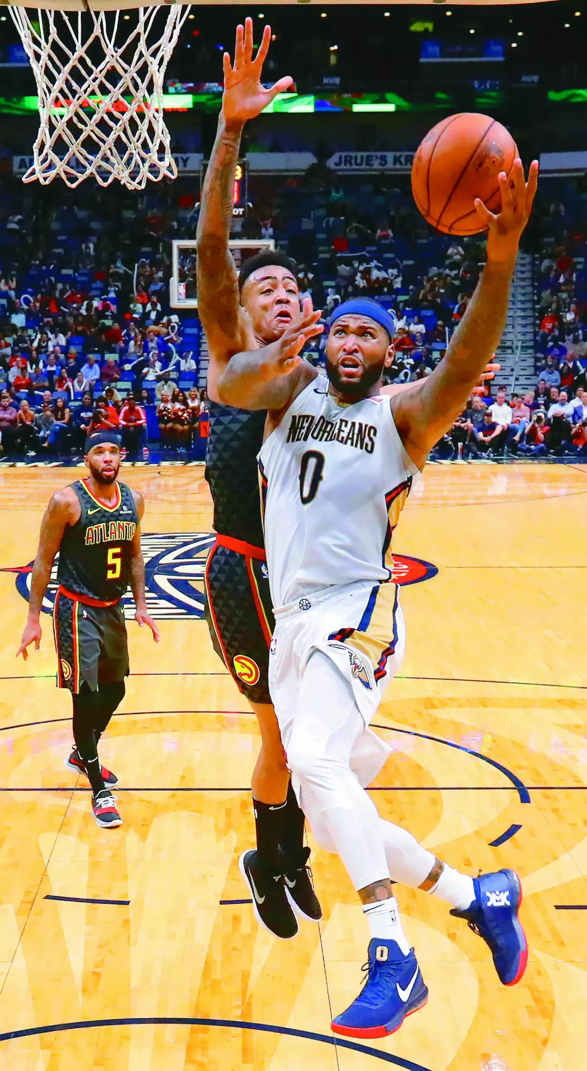 NBA卡森斯 明披T1雲豹戰袍