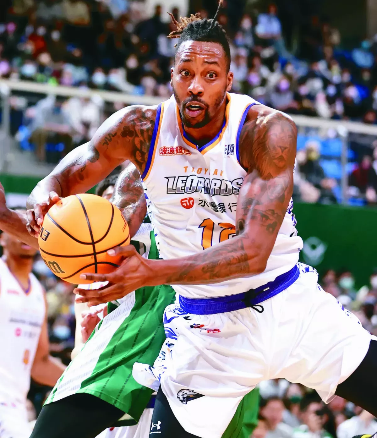 NBA卡森斯 明披T1雲豹戰袍