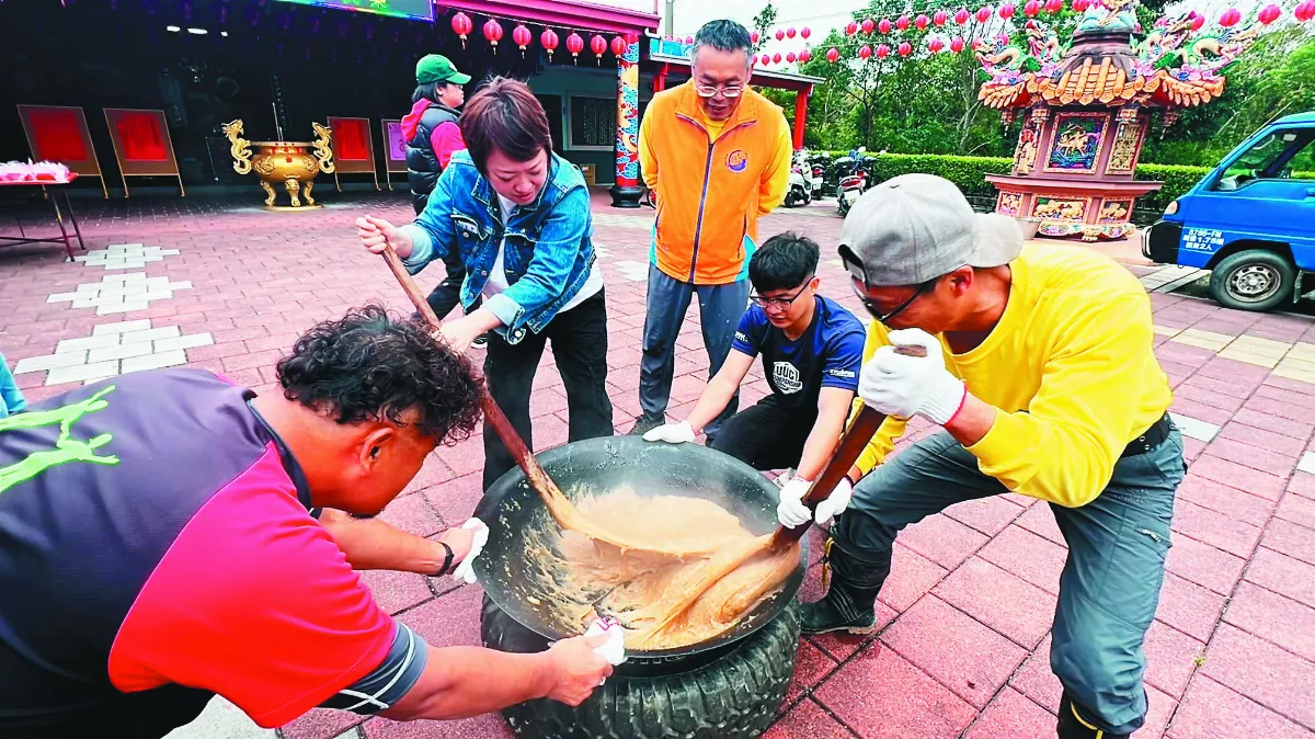 全村出動搗年糕 延續23年傳統