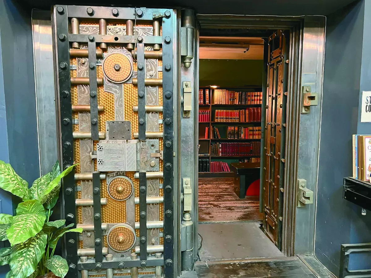 洛杉磯最後的書店  金庫變書庫