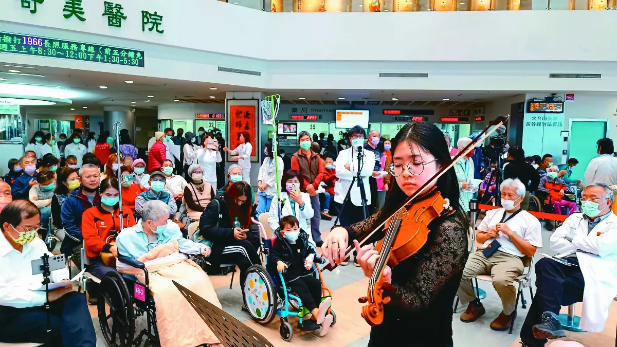 小提琴、鋼琴合奏 撫慰病友 
