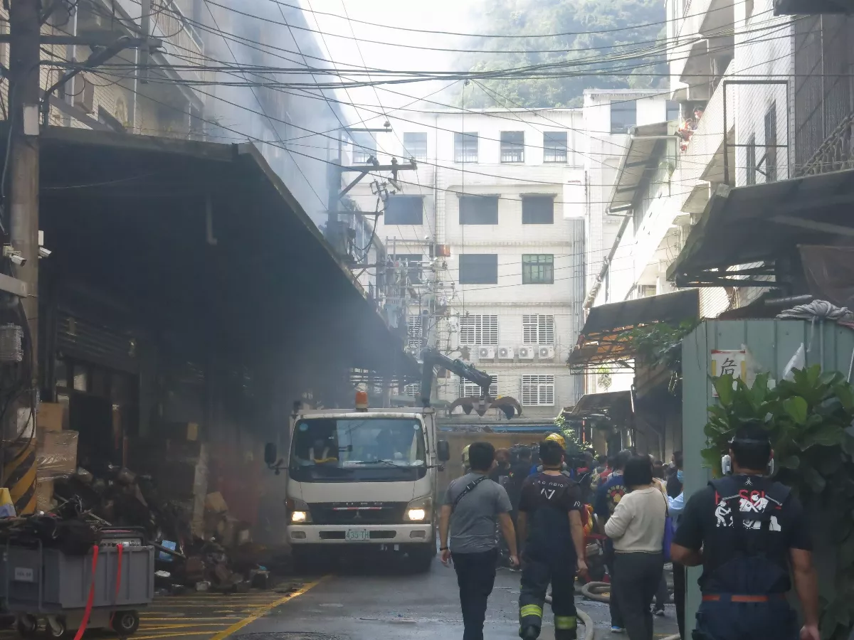 新北深坑大火臭味瀰漫 綠盟：政府應檢討監測項目及方法