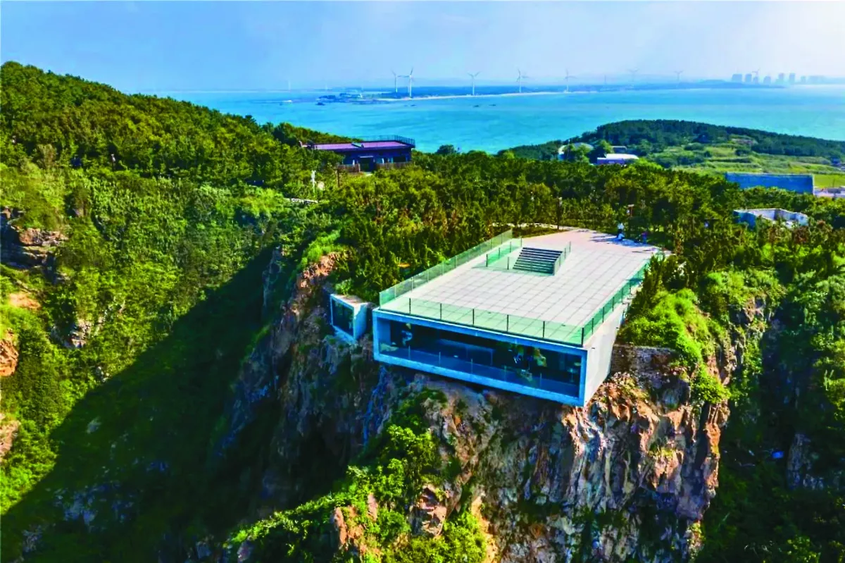 在懸崖喝咖啡 綠建築融入山景