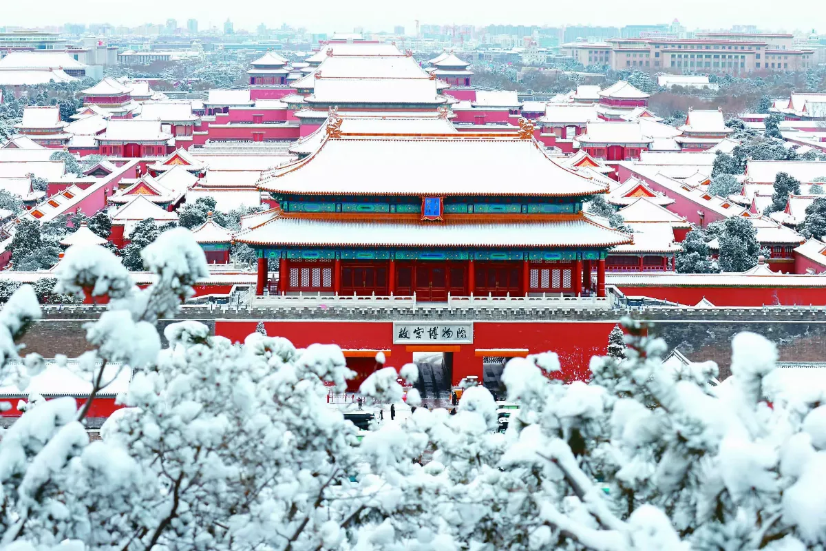 北京故宮 龍年首披銀裝