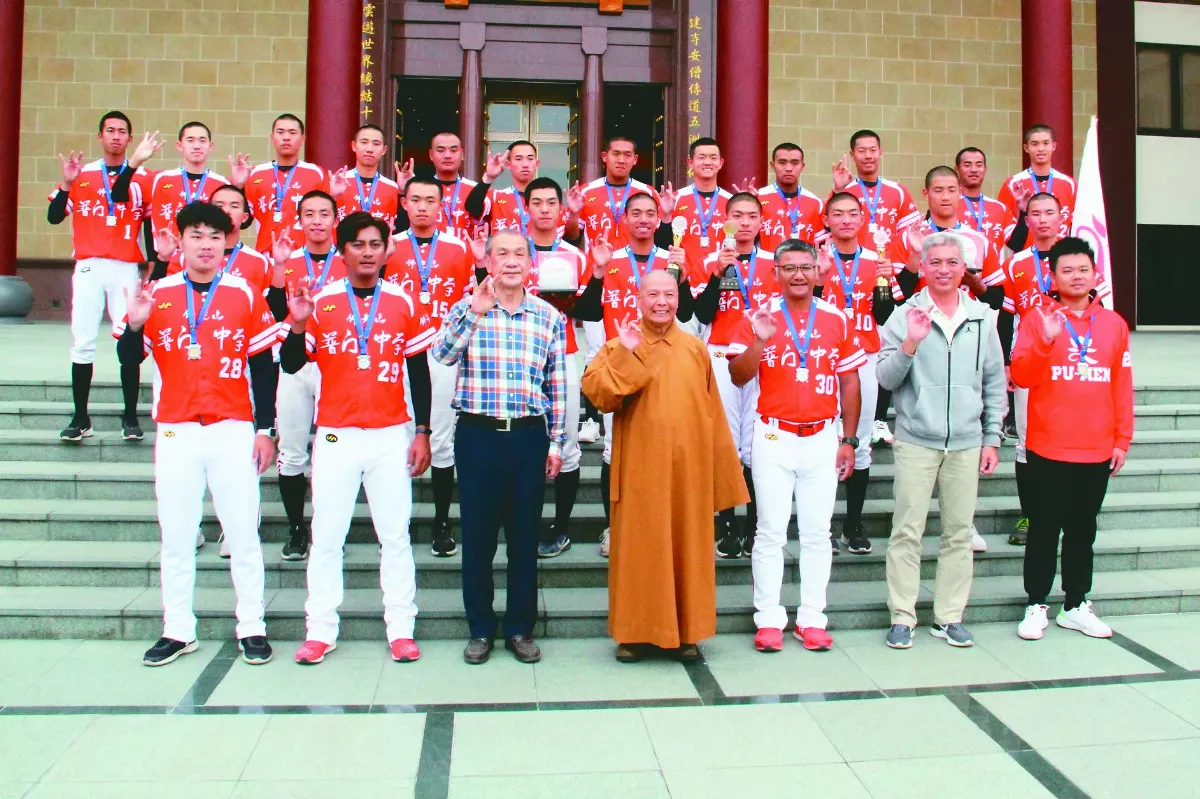 普中棒球隊 木棒聯賽季軍獻大師