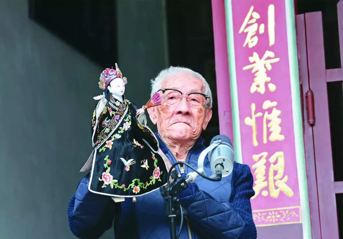 93歲陳錫煌 連15年開課教偶戲