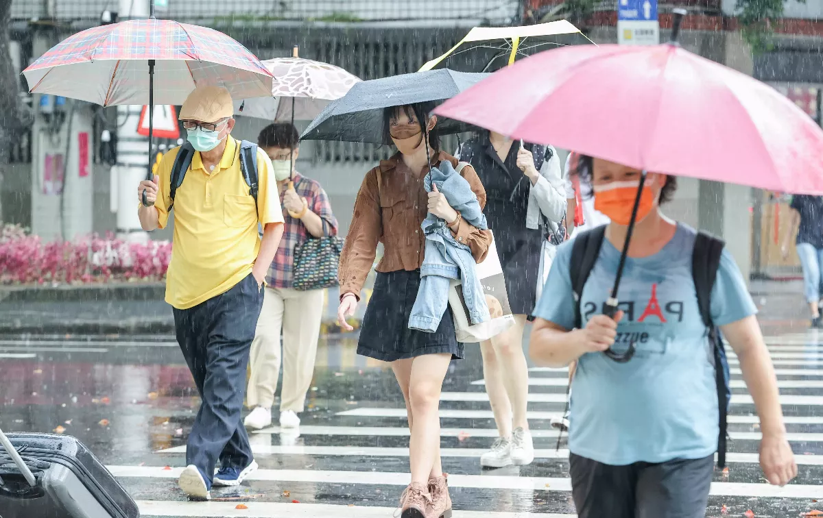 今起各地零星短暫雨 台中以南留意31日午後雷陣雨