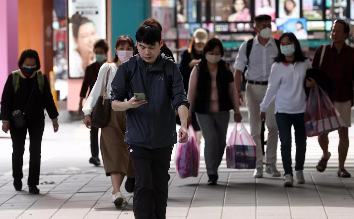 青年近四成為青貧族 學貸信貸卡債成主因
