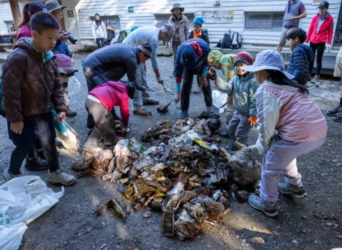 高山垃圾塑膠袋、衛生紙最大宗 雪霸處：能背上山就有責背下山