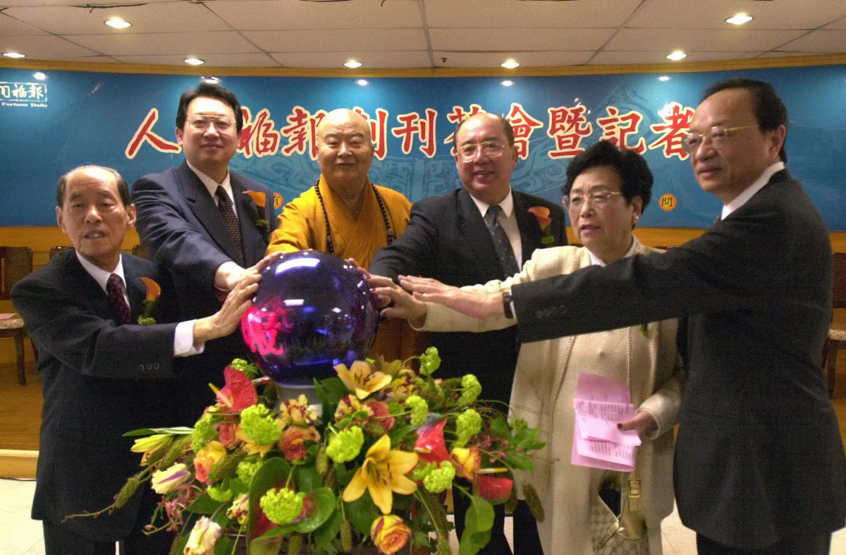社論--四分之一個世紀的堅持