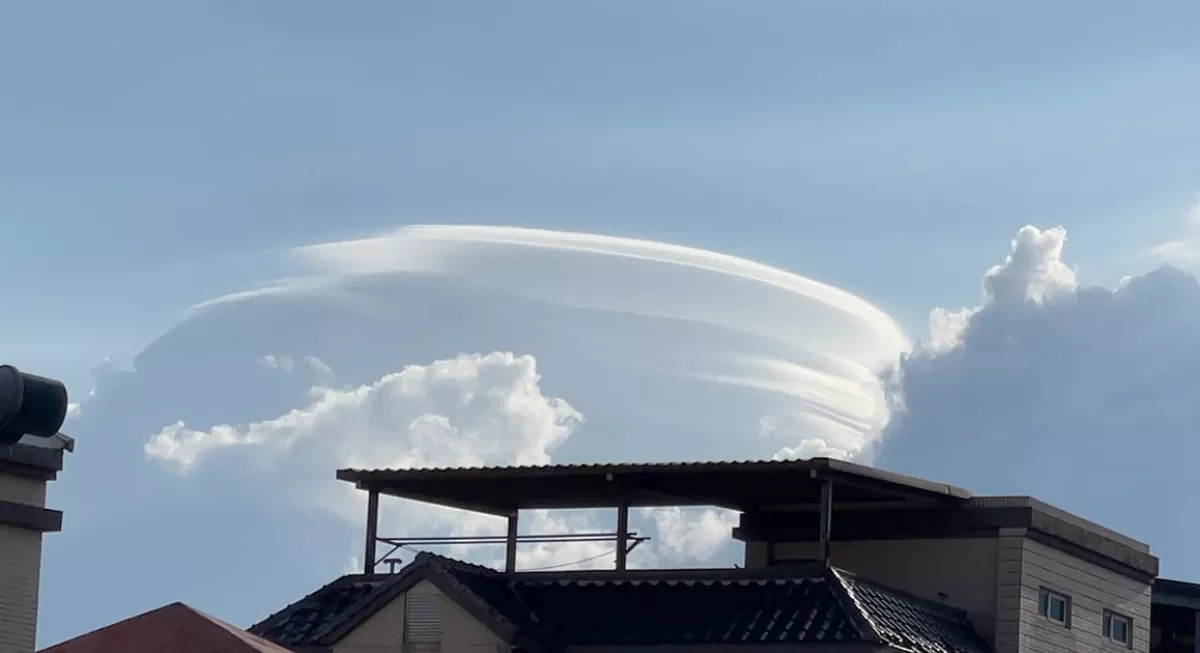 台東上空出現「多個飛碟雲」  居民稱外星人來了